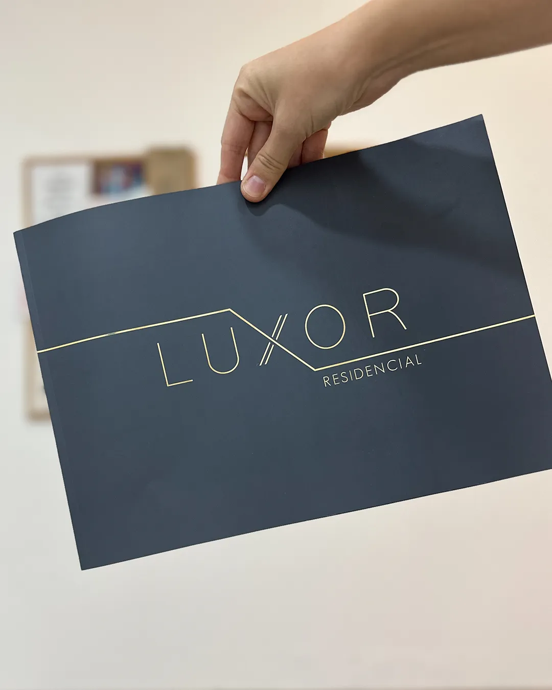 Identidade visual criada pela Chez Publicidade para o Luxor Residencial, lançamento imobiliário em Itu/SP